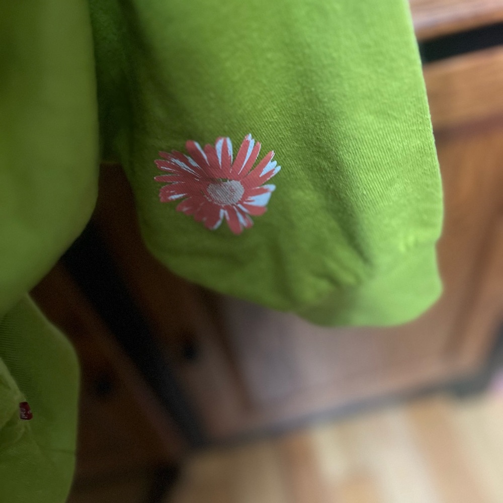 Levi's-Chartreuse Sweatshirt with Daisy Print NWT - Picture 4 of 10